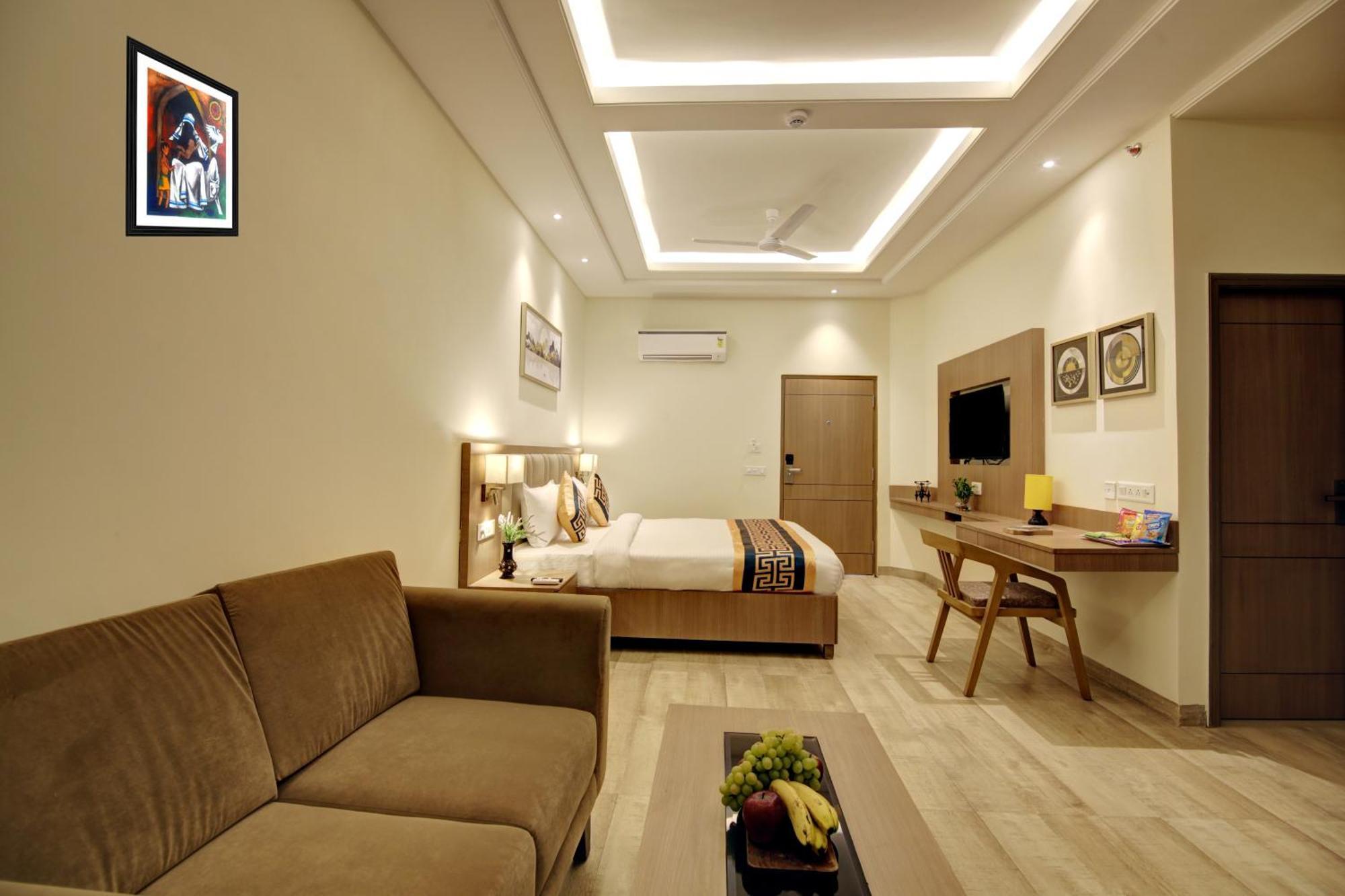 Airport Hotel Claytone Нью-Дели Экстерьер фото