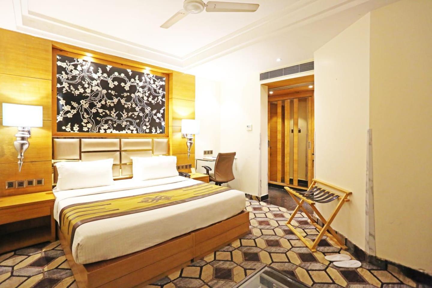 Airport Hotel Claytone Нью-Дели Экстерьер фото