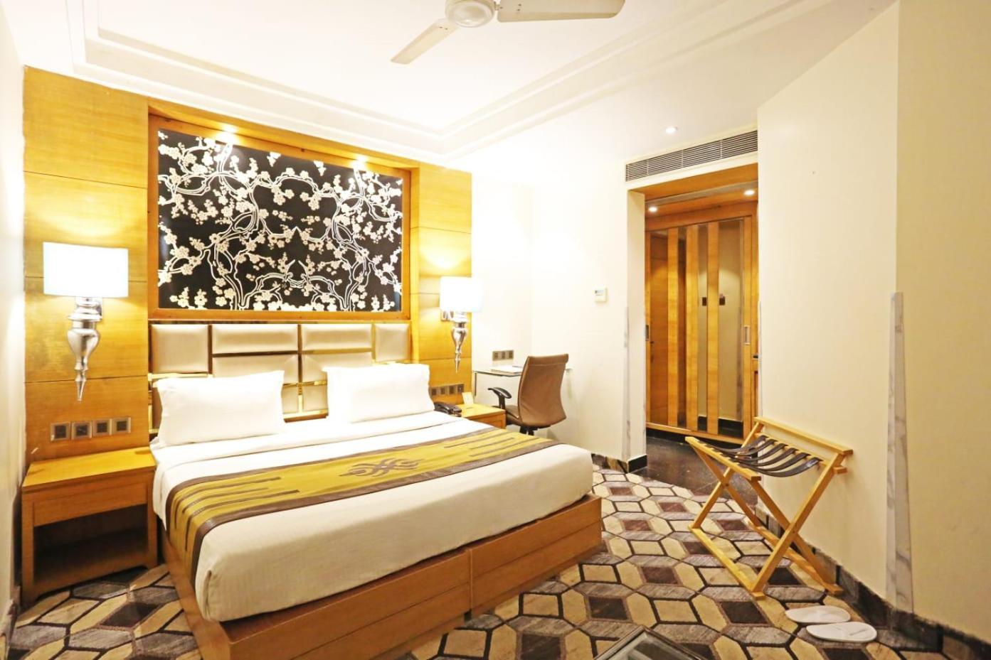 Airport Hotel Claytone Нью-Дели Экстерьер фото